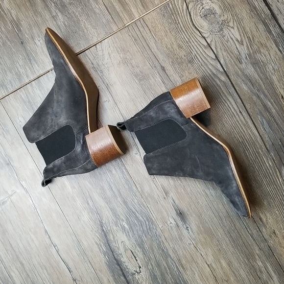 Everlane Shoes - Everlane-The Heel Chelsea boot, sz 9